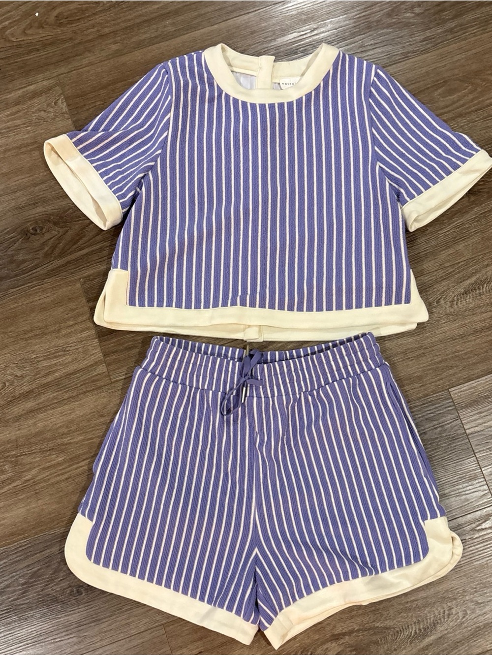 NWT Entro Women’s M Top & Shorts Set Terry Scuba Lilac Striped Beachy Coastal